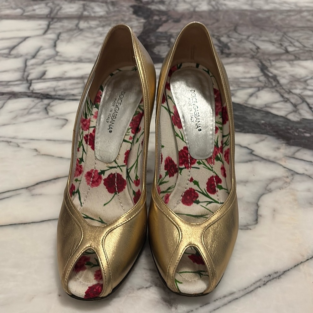 Dolce & Gabbana Gold Heels